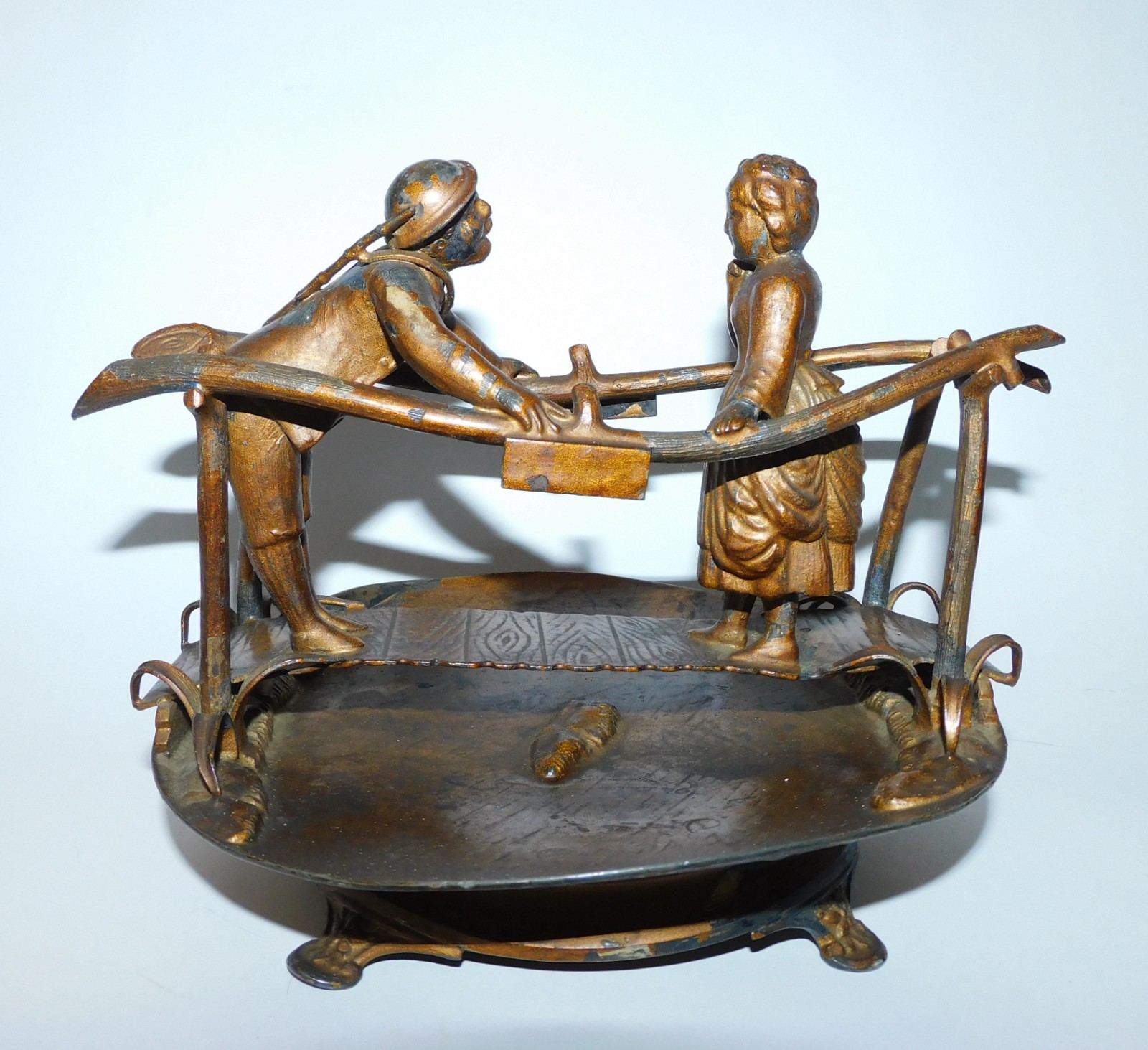 MAN & WOMAN ON BRIDGE MIDDLETOWN PLATE CO. QUADRUPLE PLATE 225 HARD WHITE METAL