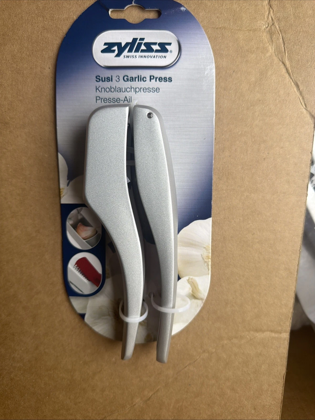 Zyliss Susi 3 Garlic Press Aluminum with Built-In Cleaning Tool
Opens in a new window or tab