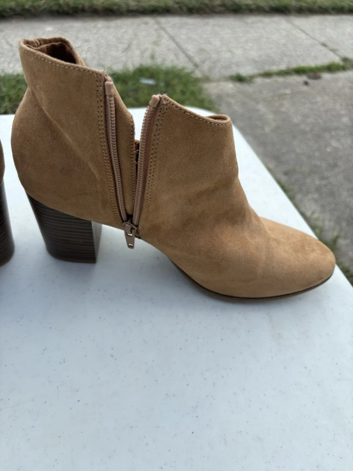 OLD NAVY Women’s 11m Tan Leather Block Heel Ankle Boots - Image 4 of 4