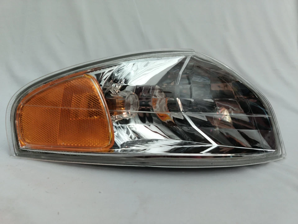 Se adapta a Mazda 626 luz de esquina 2000-2002 lado del pasajero lente ámbar transparente MA2531112 Foto 2 de 4