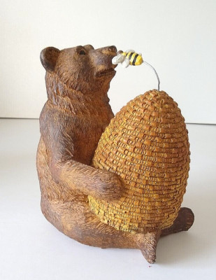 Alfie Francis Grizzlybär Ornament Biene Bienenstock Figur Statue