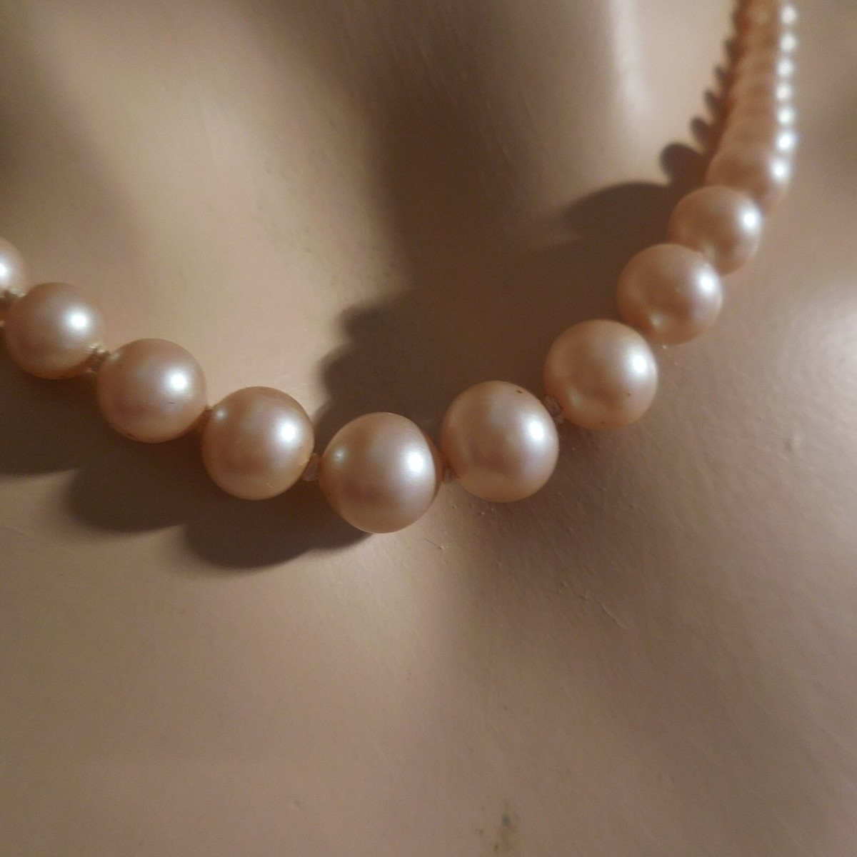 Collier Perles Blanc Fermoir Argent – Style Art Nouveau – Longueur 41-45 Cm – Occasion Collection