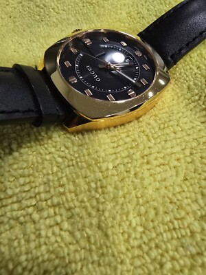 Gucci 142.3 Quartz Analog Leather Men's Watch Swiss Made Preowned