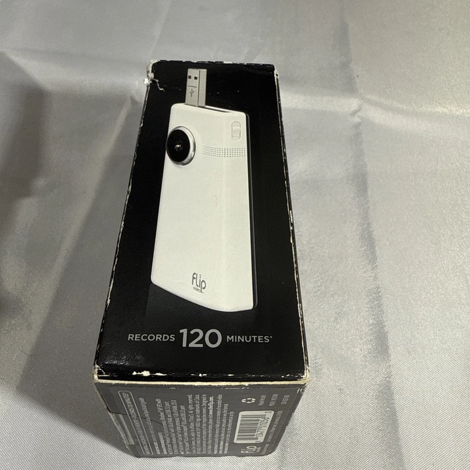 Flip Video Mino Hd (4 GB) High Definition Camcorder - Image 4 of 4