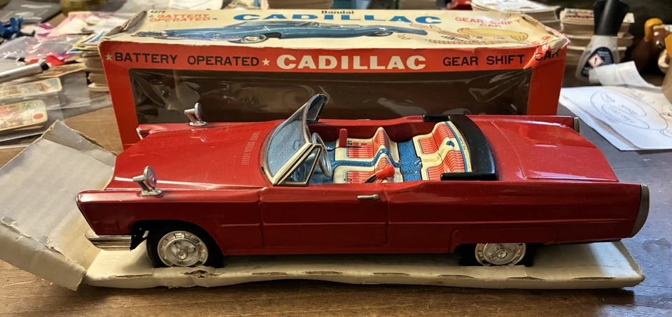 1960 Vintage Red Cadillac 4279 Tin Toy Car 11 25 Cm Bandai Japan NEW VGC - Immagine 2 di 4