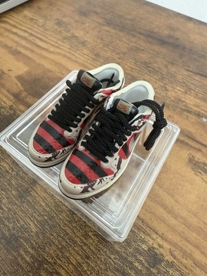 Nike Freddy Krueger Dunks (miniature)