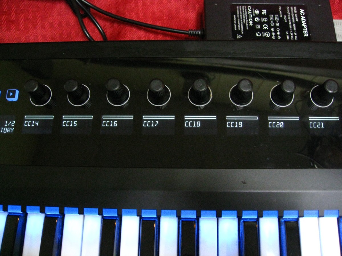 Native Instruments Komplete Kontrol S49 MK1 MIDI Keyboard