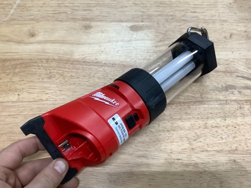 NUOVO Milwaukee 2362-20 M12 12V Lanterna Led/Luce di Inondazione - Strumento Nudo - Foto 2 di 4