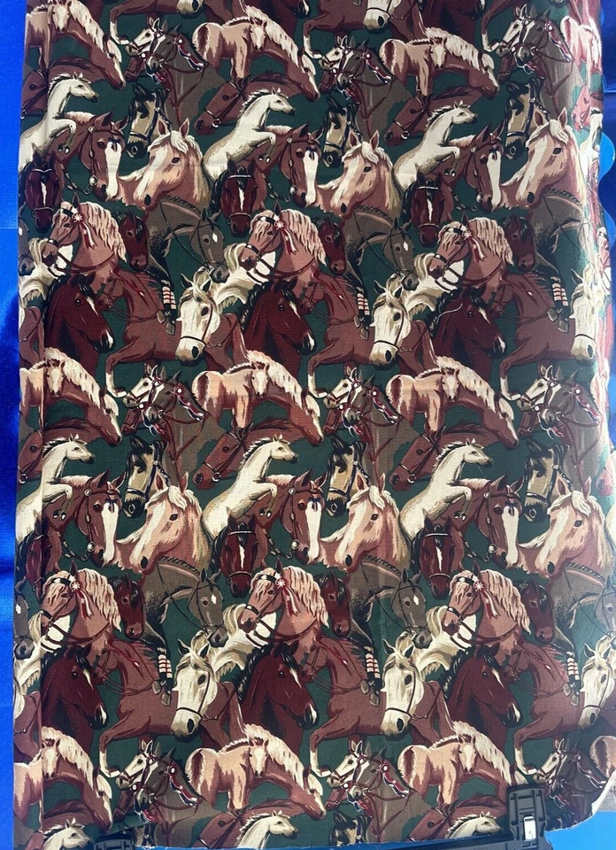 Tela Estampado Caballo Marrón Caballos Fondo Verde 1 Yarda 21" 44" Ancho Sin Usar Foto 2 de 4