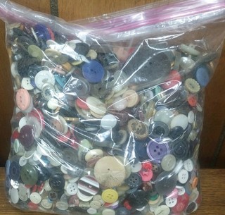 4 1/2 Lbs Of Mixed Vintage Sewing Buttons Retro Mixed And Matched