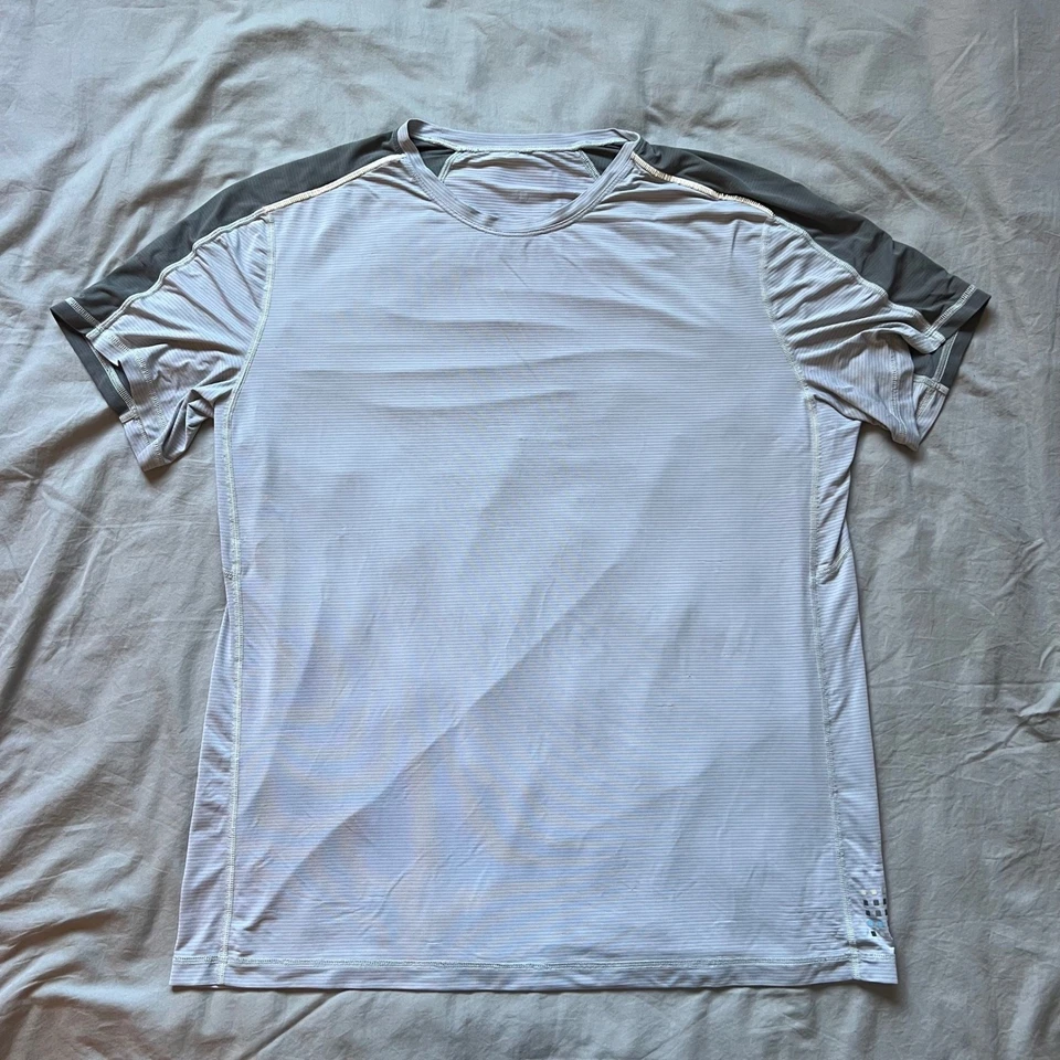 LULULEMON Shirt Men's XL X-Large Light Gray Training Workout Short Sleeve - Image 3 of 4