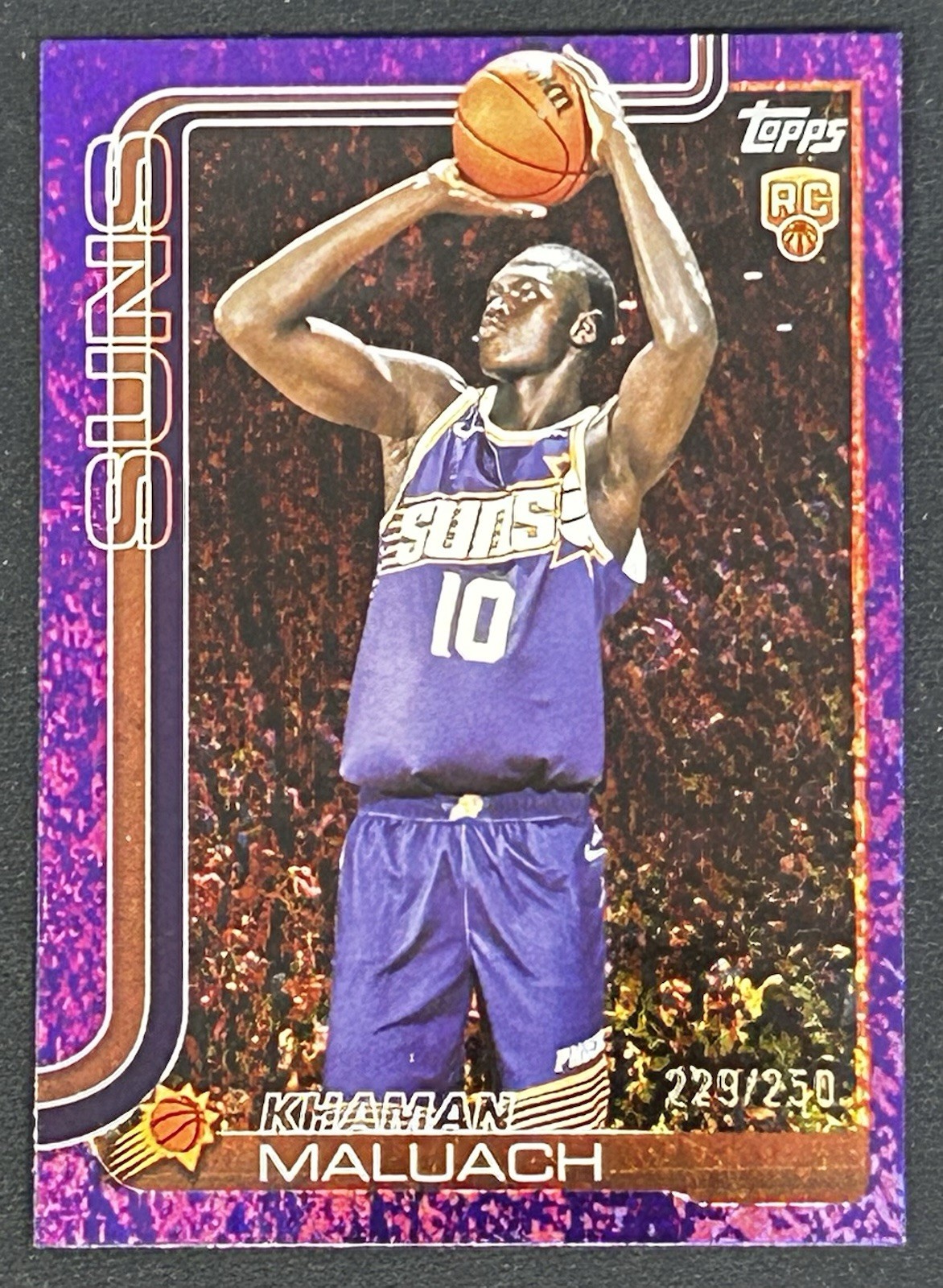 2025-26 TOPPS BASKETBALL KHAMAN MALUACH #210 ROOKIE PURPLE HOLO FOIL #229/250