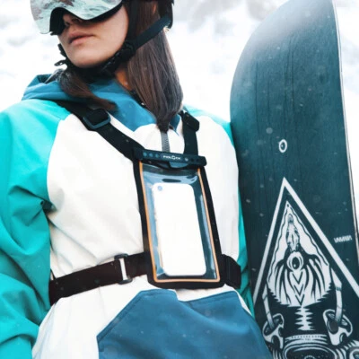 FIDLOCK WITH MAGNETIC SELF SEALING ENCLOSURE Chest Bag: Magnetic self-sealing waterproof for the chest, Black w/clear front