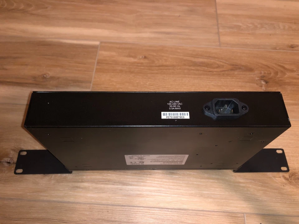 D-LINK DGS-3200-10 xStack 10-Port Gigabit + 2x SFP L2 Managed Switch INCL RM EAR - Image 4 of 4