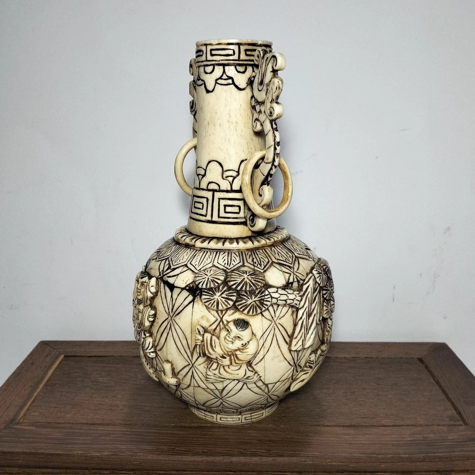 STATUA VASO CINESE A DUE ANSE IN OSSO CON FIGURE IN RILIEVO - Immagine 2 di 4