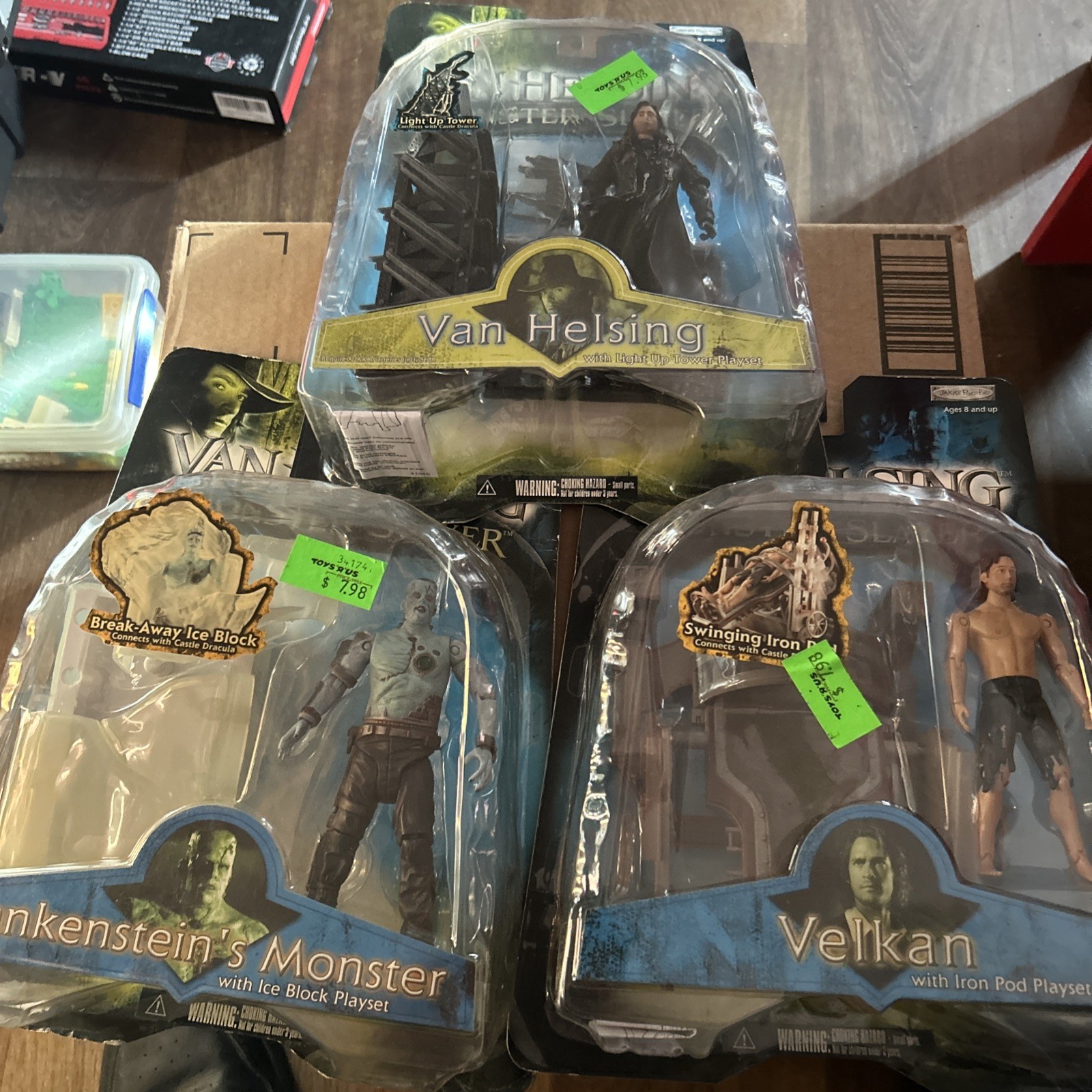4 Lot Pacific Van Helsing: Play Set New