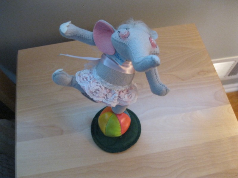 ANNALEE ELEPHANT BALLERINA 1999 WITH BALL