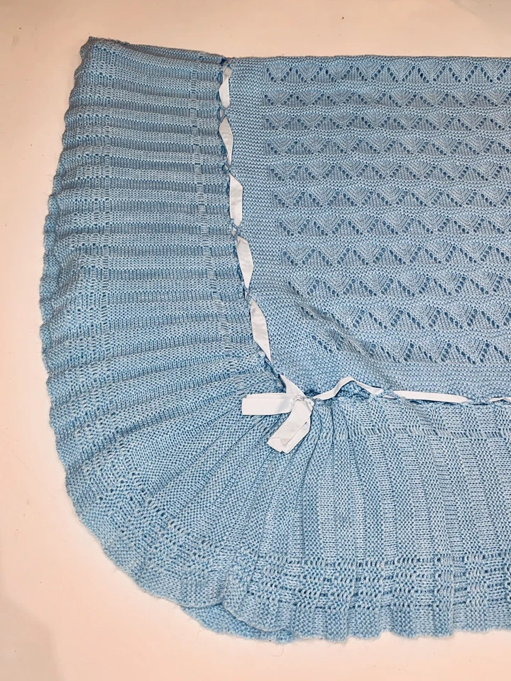 Manta de bebé azul tejida a mano vintage con cinta edredón guardería ¡EXCELENTE! Foto 3 de 4
