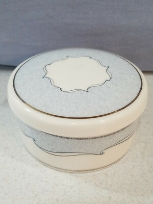 Vintage Wedgwood Venice Pattern Ring Box with Lid Round Bone China White Blue 