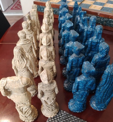 Antique Mayan/Aztec Vs Spanish Conquistador Chess Set Folds for storage. - 第 15/23 張圖片