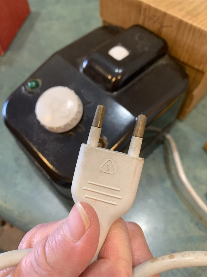 Lote de dos transformadores hechos en Alemania (todo texto en alemán) *tal cual* cajas originales Foto 4 de 4