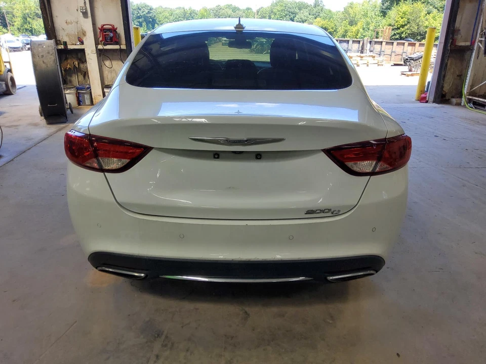 Used Right Headlight Assembly fits: 2015 Chrysler 200 Sdn xenon HID black bezel - Image 4 of 4