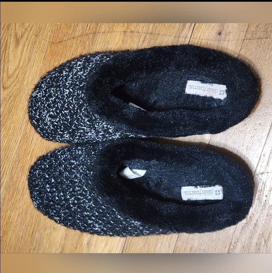 Dearfoams Slippers Size 7 - 8 Medium Black Soft Warm - Image 2 of 4