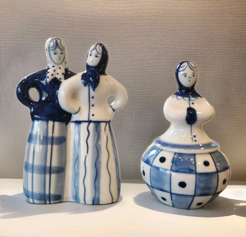 2 Gzhel USSR Russia Porcelain Lidded Box & Hugging Figurines Hand Painted Blue