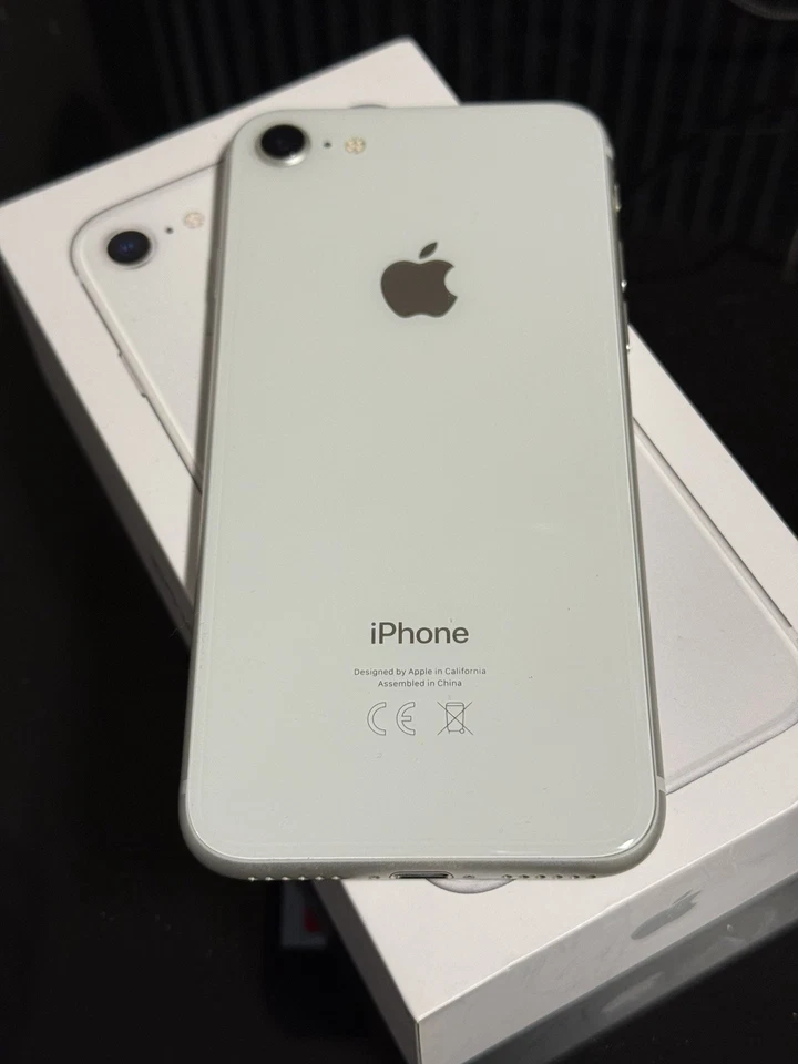 Apple iPhone 8 - 64GB - Argento (Bianco) con scatola - Immagine 2 di 4