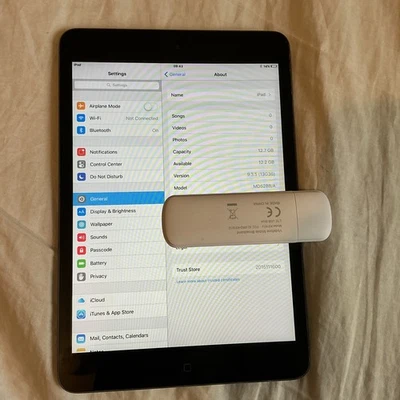 Apple iPad mini 1. Generation - 16GB Speicher - iOS 9.3.5 - Power Button Sticky - Bild 1 von 2