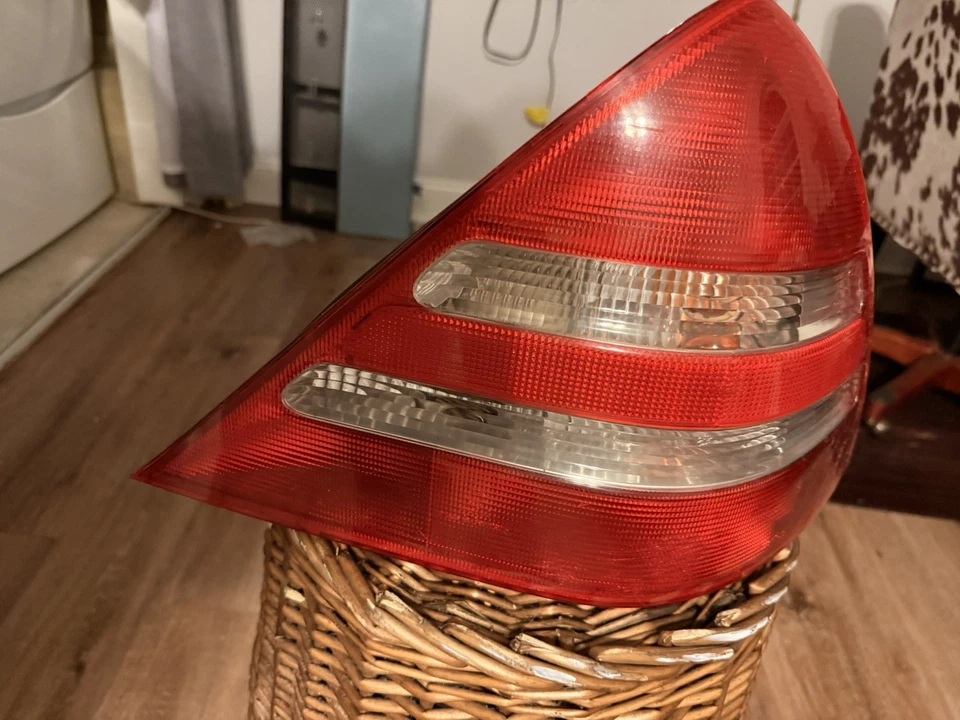 MERCEDES BENZ SLK320 TAIL LIGHT RIGHT PASSENGER 2001 2002 2003 2004 A1708201864 - Image 2 of 4
