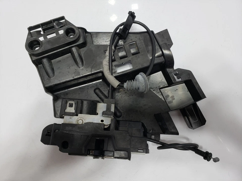 ✅ Actuador de cierre de puerta lateral pasajero trasero derecho Volvo XC90 16-18 OEM Foto 3 de 4