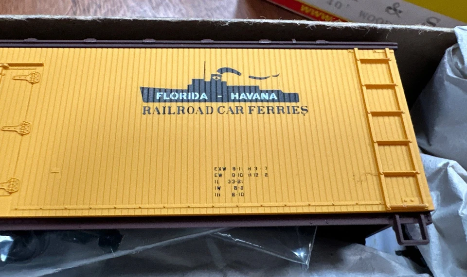 Accurail HO Kit #480640’ Wood Reefer West India Fruit & Steamship WIF&SCo NOS NY - Image 4 of 4