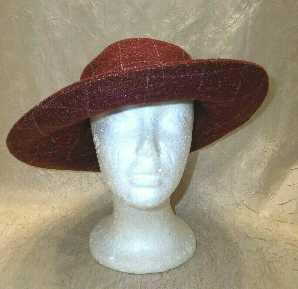 Chapéu feminino Nine West aba branco carmesim tecido tweed janela painel xadrez sistema operacional - Imagem 2 de 4