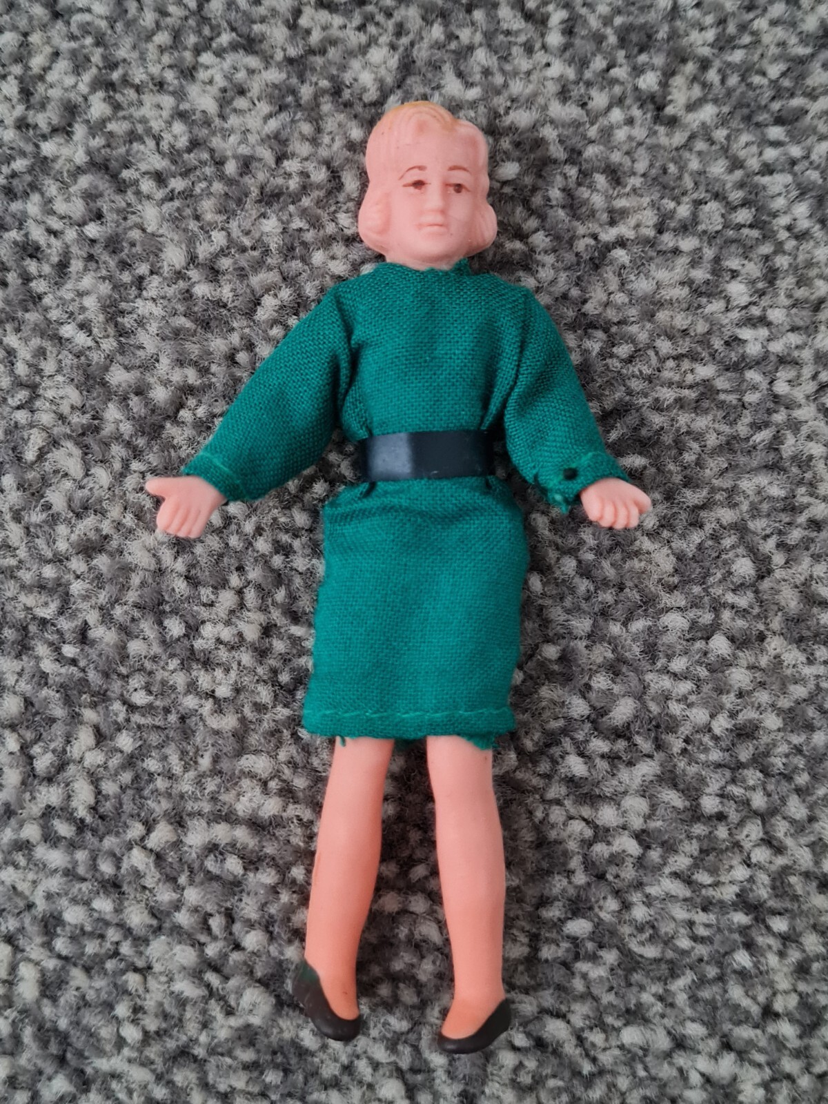 VINTAGE BARTON LUNDBY CAROLINES HOME DOLL HOUSE FAMILY DAD, MUM & SON