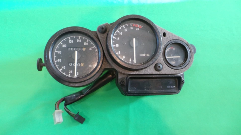 YAMAHA FZR 250 3LN INSTRUMENTS CLOCKS GAUGES WITH DAMAGE LOOK PICS - Image 2 of 4