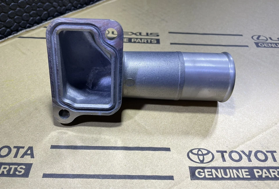 91-95 TOYOTA 4RUNNER 3.0L MOTOR REFRIGERANTE RADIADOR SALIDA AGUA CARCASA OEM NUEVO Foto 4 de 4