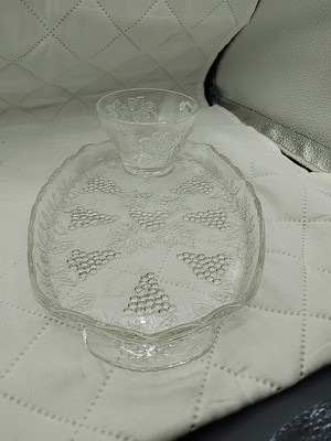 Anchor Hocking Vintage Clear Grapes 8pc Serva-Snack 4 Cup 3 Tray Box  600/76