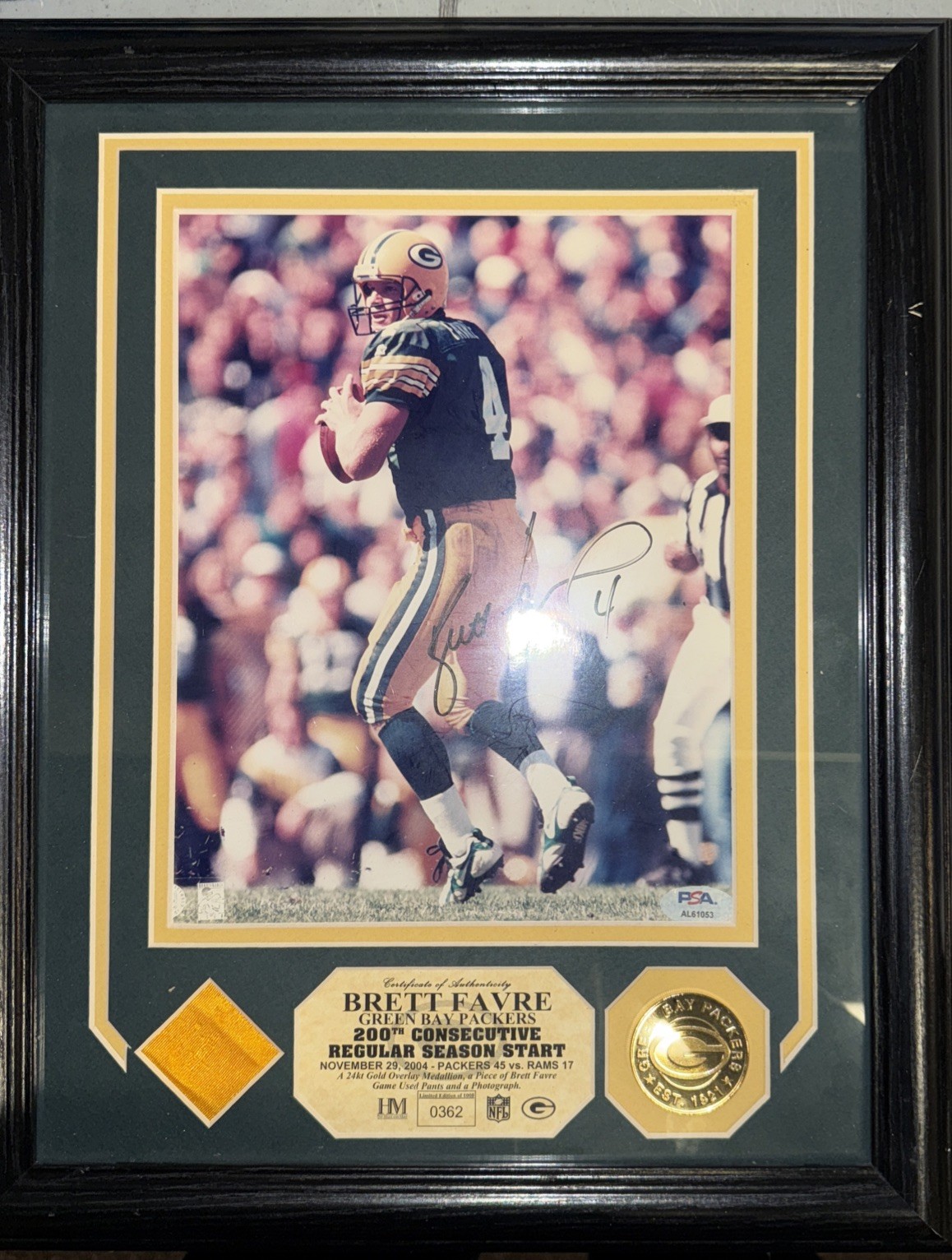 Brett Favre Autographed Signed Green Bay Packers Game Used Pants Relic Highland Mint Medallion Photo /1000 PSA 