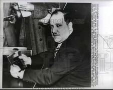 1952 Press Photo Louis G. Andreozzi examines letters sent to Arnold Schuster