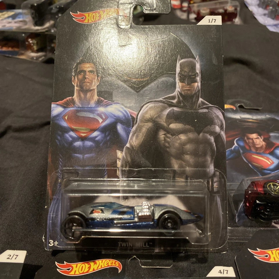 Juego completo de 8 (2016) Hot Wheels diecast Batman v Superman serie de coches.  Foto 2 de 4