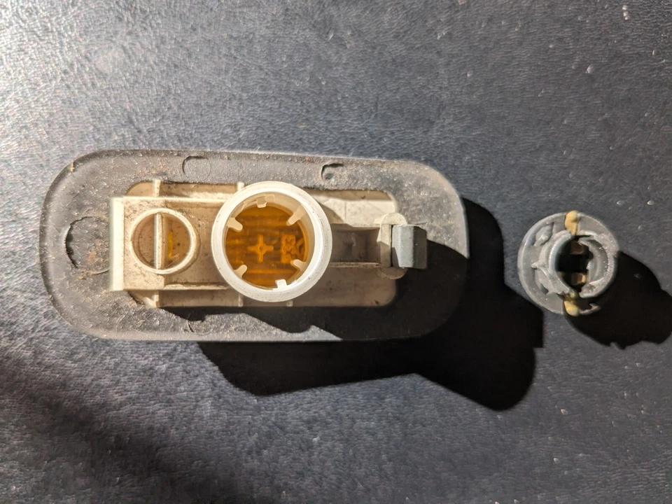 SAAB 9124132 Usado Original OEM Luz Lateral Ámbar 900 9000 9-3 9-5 HACER OFERTA Foto 2 de 2