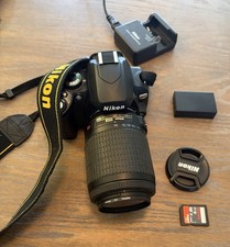 Nikon D60 DSLR 10.2MP w/ AF-S DX 55-200mm VR Lens  NEW Battery  Charger