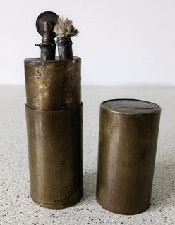 ANCIEN BRIQUET DE POILU EN LAITON