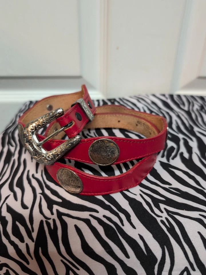 Cinturón de cuero rojo Nocona para mujer talla 32" plateado como conchos Foto 3 de 4