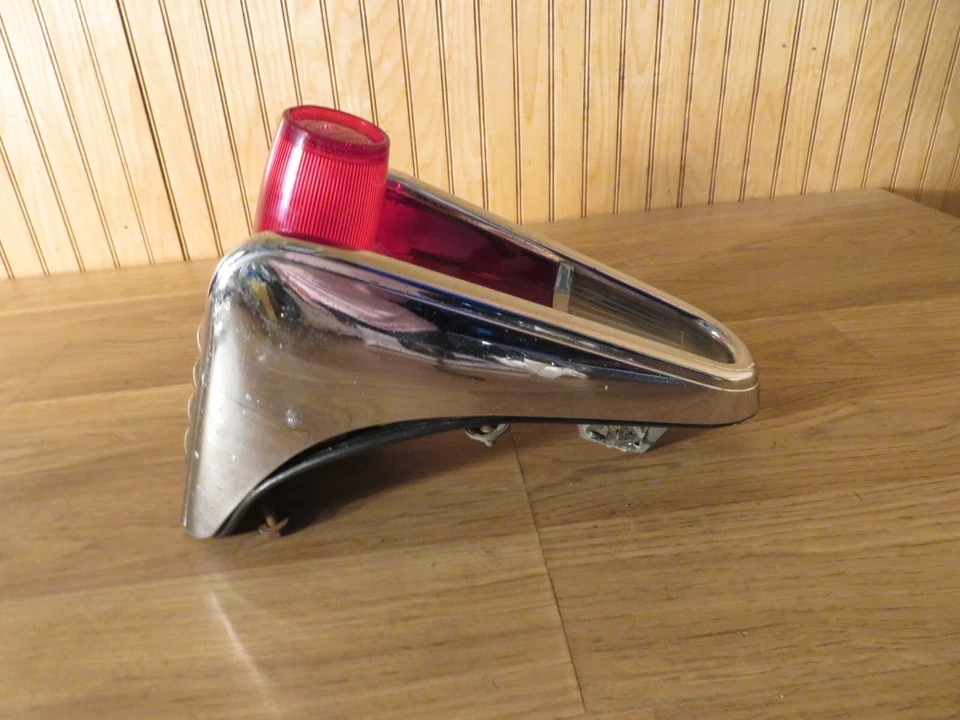 Ford Mercury Monterey 1958 luz trasera carcasa y lentes diestro MRST 58 POCOS-13440-B Foto 3 de 4