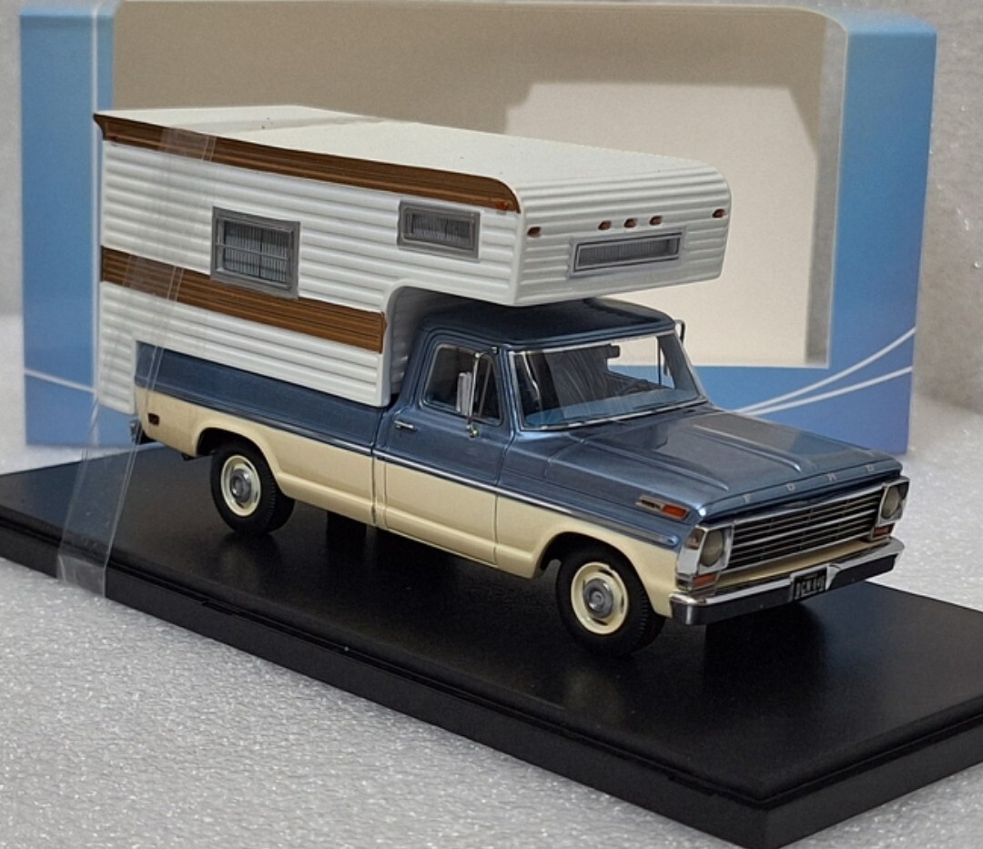 Ford F-100 キャンピングトレーラー付き Ford USA F-100 Camper 1972 Light Blue Met Ivory White 1:43