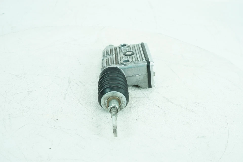 Harley Sportster XL883 2001 Hugger OEM depósito de cilindro maestro de freno trasero Foto 4 de 4