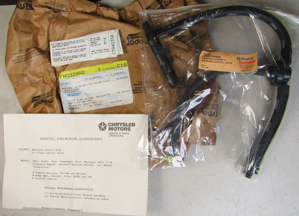 Válvula de control de purga de aire Mopar p/n C3940358 1983 2,2 litros Dodge Charger y 600ES Foto 2 de 4