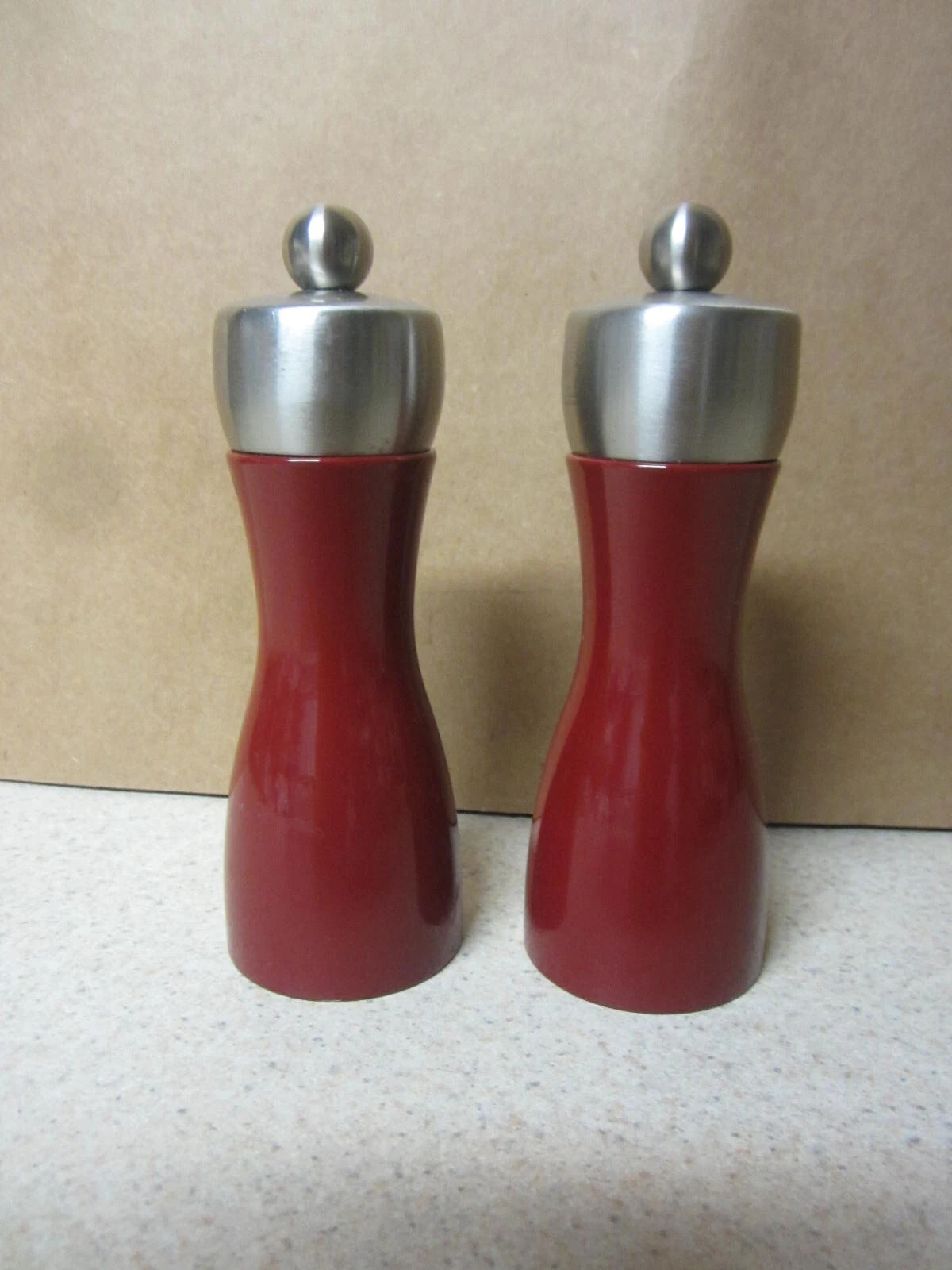 PEUGEOT FRANCE FIDJI SALT AND PEPPER MILL GRINDER RED LACQUER 6 1/4 "
Opens in a new window or tab